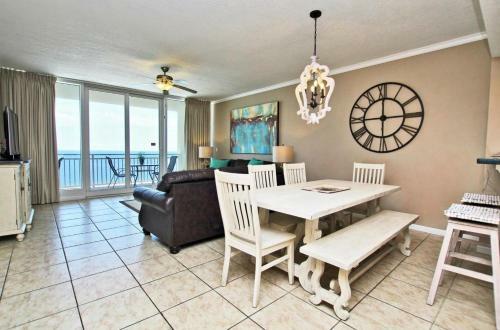 Colonnades 1202 By Youngs Suncoast