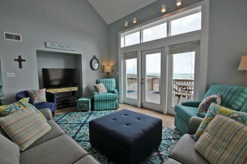 Marilyns Cottage By Youngs Suncoast