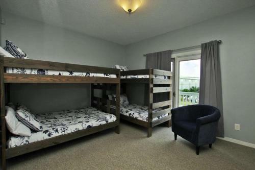 Marilyns Cottage By Youngs Suncoast