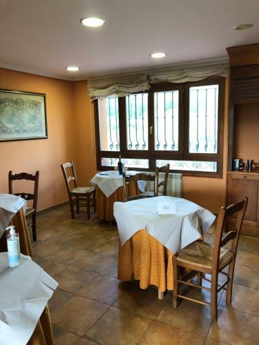 Hostal Hotel Hoster�a De Monz�n