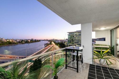 Apartamento Spacious River View 3 Bdrm Apt With 2 Car Spaces