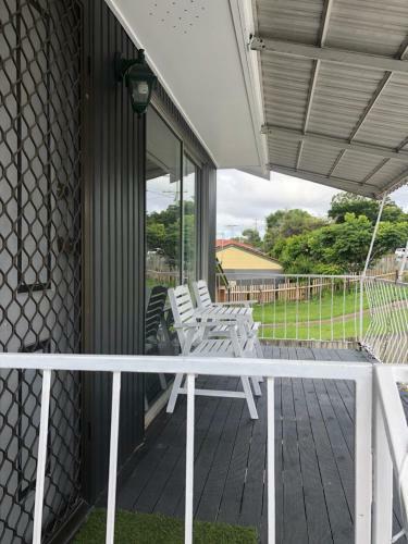 3 Bedroom Unit Upstairs- In A Hi-set Home