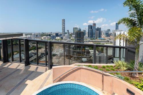 Brisbane One 3 Beds Apartments