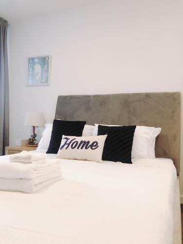 Brisbane One 3 Beds Apartments
