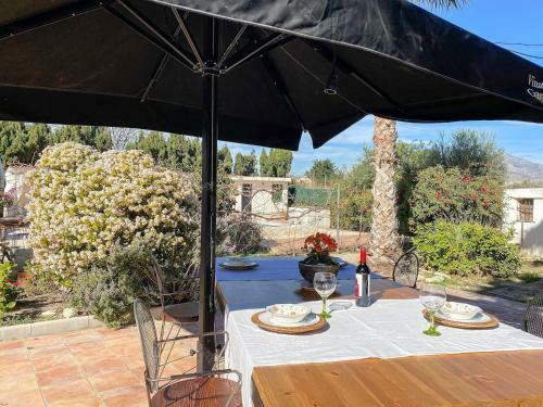 Charming Rural House And Pool 7 Min From The Beach