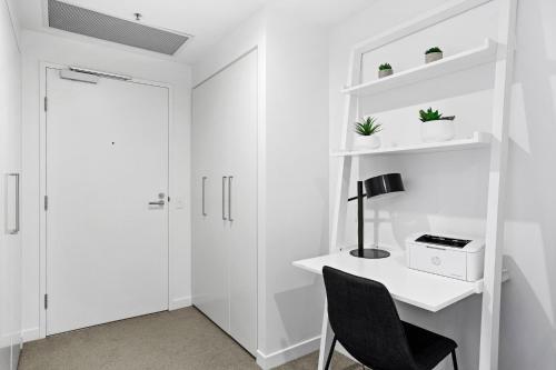 Spacious Apartment In Central Local With Views