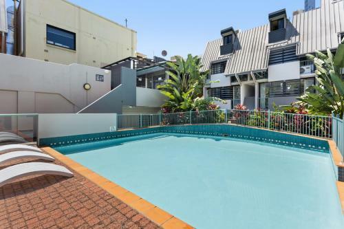 Stunning 2-story Fortitude Valley Apartment