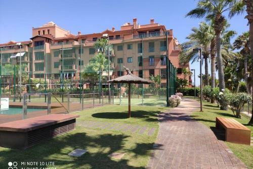 Elegante Apartamento En Playa Granada & Golf