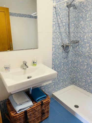Bonita Casa Con Jard�n Y Piscina