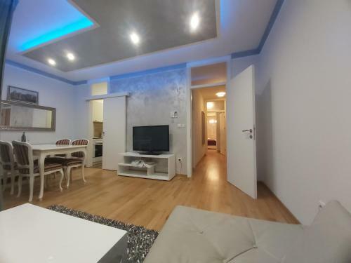 Silver Apartment