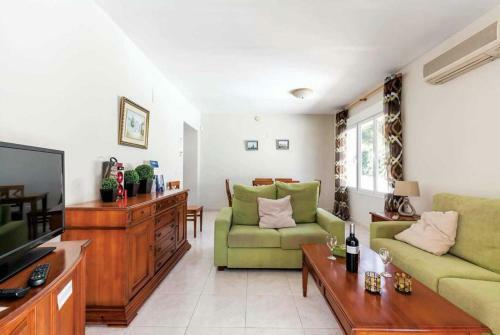 3383 Villa Encina
