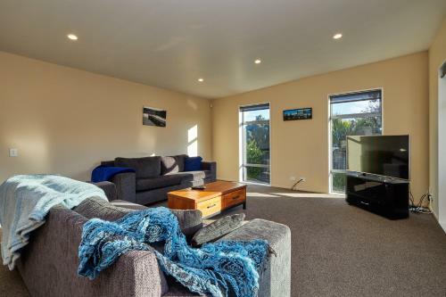 South Bay Getaway - Kaikoura Holiday Home