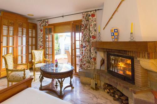 Villa Con Piscina En N�jar