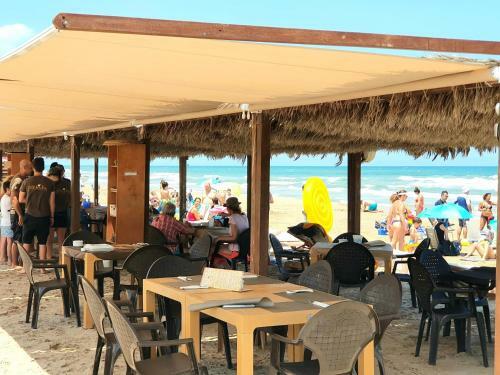 Apartamento Con Piscina Frente Al Mar. Oliva Nova
