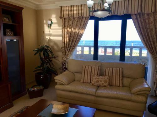 Casa Con Piscina Junto Al Mar