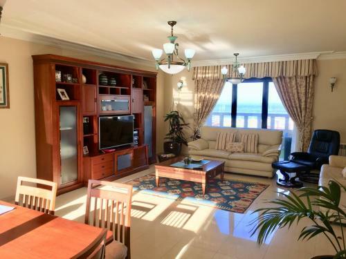 Casa Con Piscina Junto Al Mar