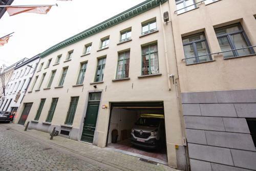 Hofmarkgraaf - Unique Apartment In Historic Antwerp Mansion