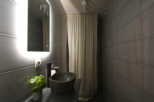 Apartamento Artful And Tastefully Design Serein Suite
