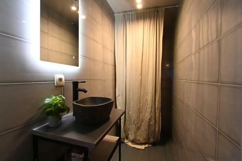 Apartamento Artful And Tastefully Design Serein Suite