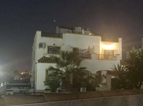 Villa With Private Pool And Rooftop Bar With Bbq
