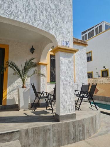 Villa With Private Pool And Rooftop Bar With Bbq