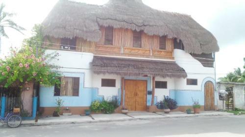 Apartamento Casa Azul. Casa Estilo Maya En El Centro de Bacalar