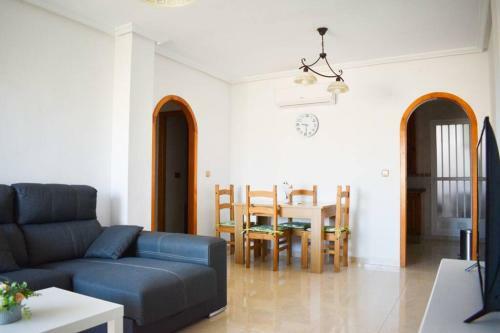 Top Floor Apartment With Private Roof Terrace.