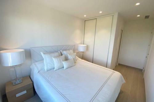 Hinojotwentyone - Luxury Las Colinas Two Bed Apartment