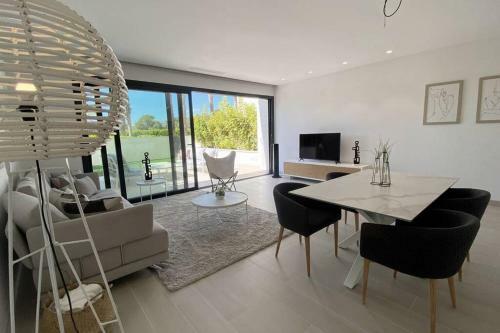 Hinojotwentyone - Luxury Las Colinas Two Bed Apartment