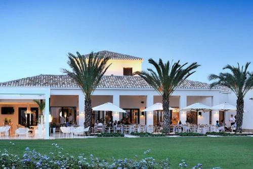 Hinojotwentyone - Luxury Las Colinas Two Bed Apartment