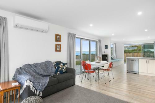 Karitane Beach Retreat - Karitane Holiday Home