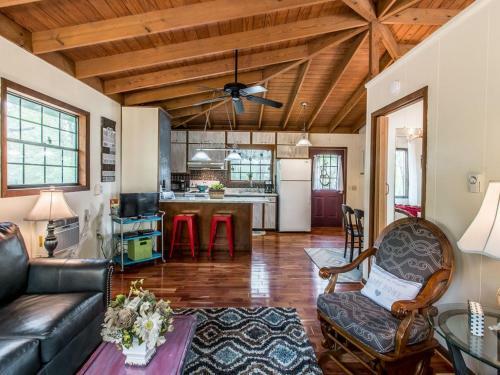 Tree House Cabin - The Original