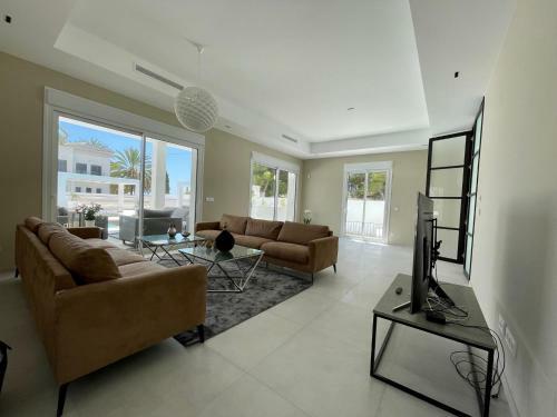 Luxury Seaside Villa With Private Pool In Cabo Roig