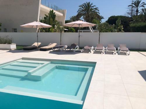 Luxury Seaside Villa With Private Pool In Cabo Roig