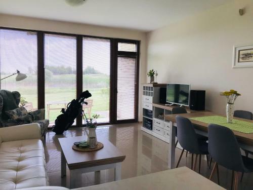 Lighthouse Golf Private Villa - Green And Blue