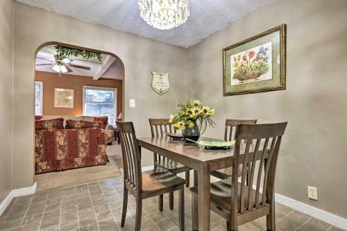 Welcoming Mobile Getaway About 11 Mi To Marinas!