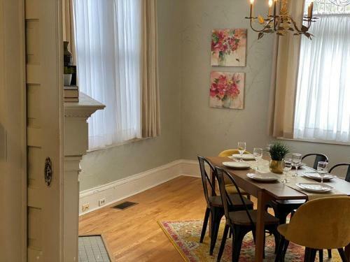 Apartamento Dauphin District Darling #1-downtown, Restaurants