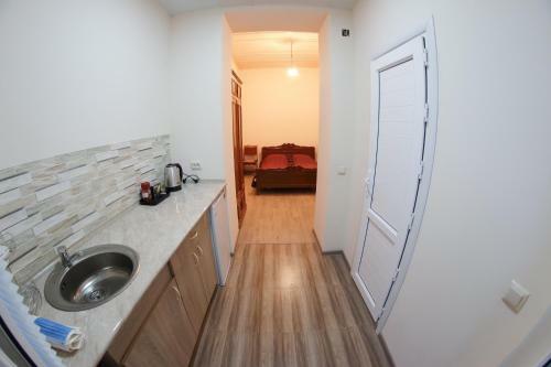 Hostal Vanand Guest House