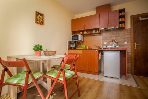 Green Orange Apartment