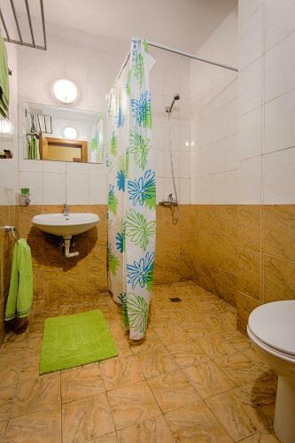 Green Orange Apartment