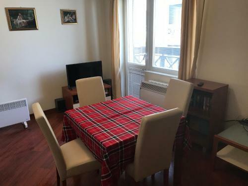 Private Two-bedroom Apartment At Bojurland Complex
