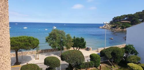 Casa Con Jard�n A 25 Metros de La Playa. La T.