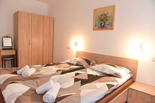 Two Bedroom Apartment In Front Of Gondola