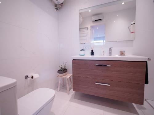 Seafront Apartment In Palam�s