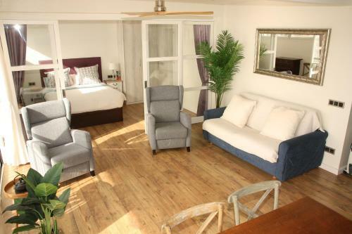 Seafront Apartment In Palam�s