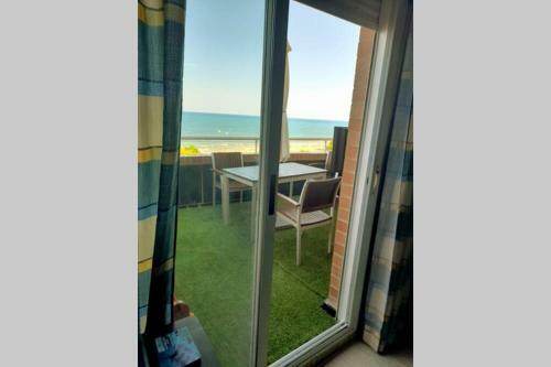 Apartamento Frontal En Primera L�nea de Playa En Marina Dor