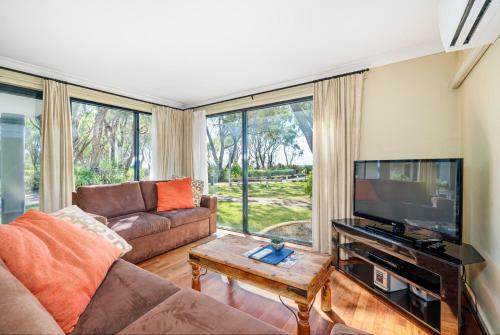 Apartamento 98 Steps To The Beach - Unit 9 At Cape View Resort
