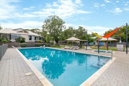 Apartamento 98 Steps To The Beach - Unit 9 At Cape View Resort
