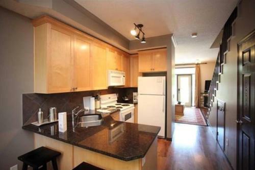 Delightful Chalet 2bd 2ba Pool Hot Tub Bbq Private Entry Park Pass