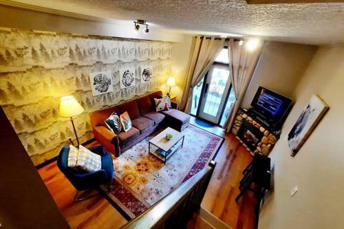 Delightful Chalet 2bd 2ba Pool Hot Tub Bbq Private Entry Park Pass